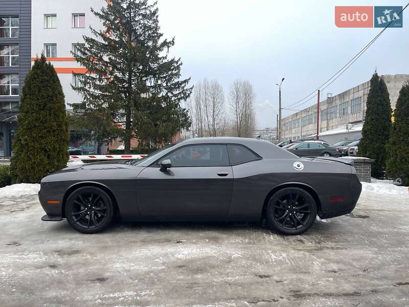 Купе Dodge Challenger 2016 в Киеве