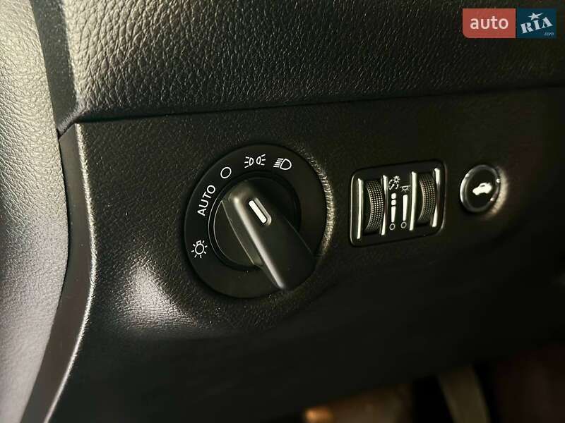 Купе Dodge Challenger 2016 в Львове фото 21 Купе Dodge Challenger 2016 в Львове