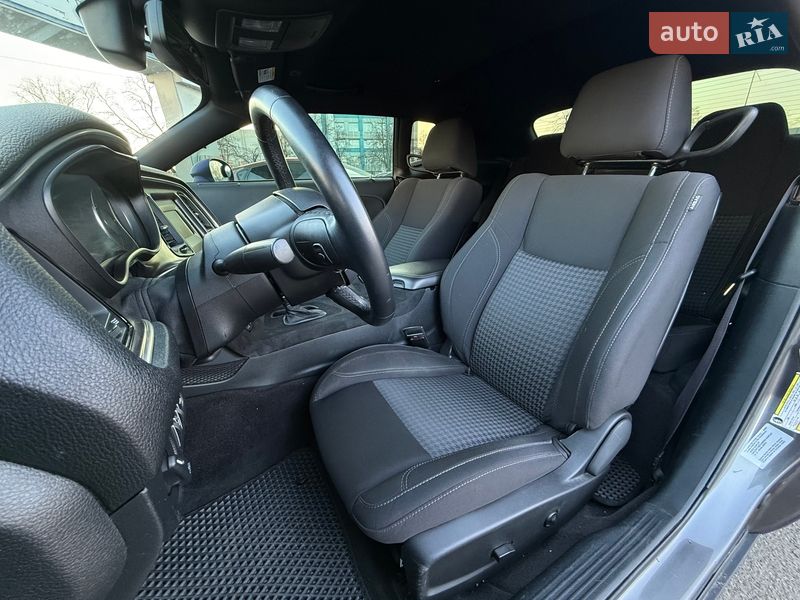 Купе Dodge Challenger 2017 в Киеве фото 20 Купе Dodge Challenger 2017 в Киеве