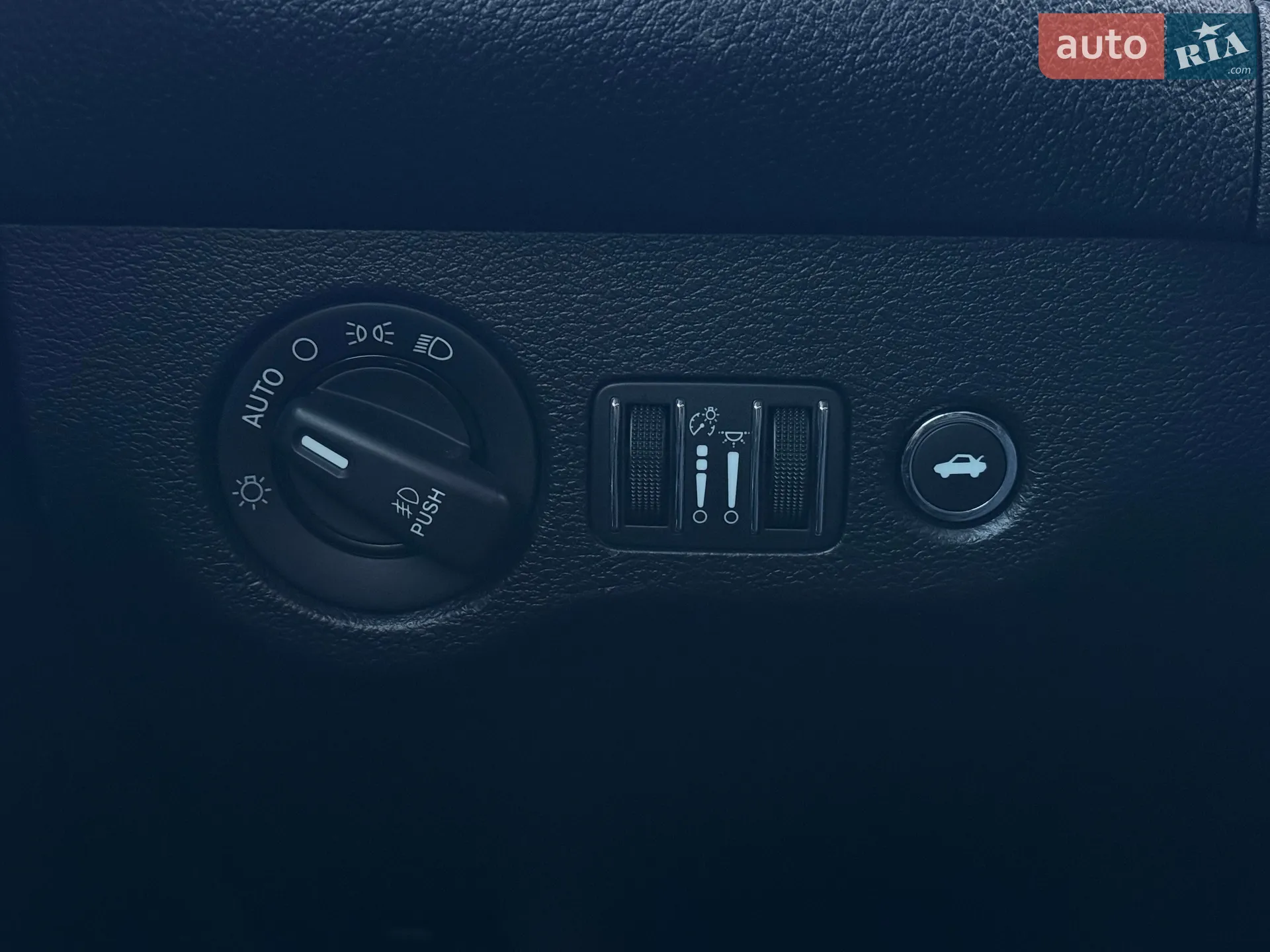 2017 Dodge Challenger - мініатюра 25