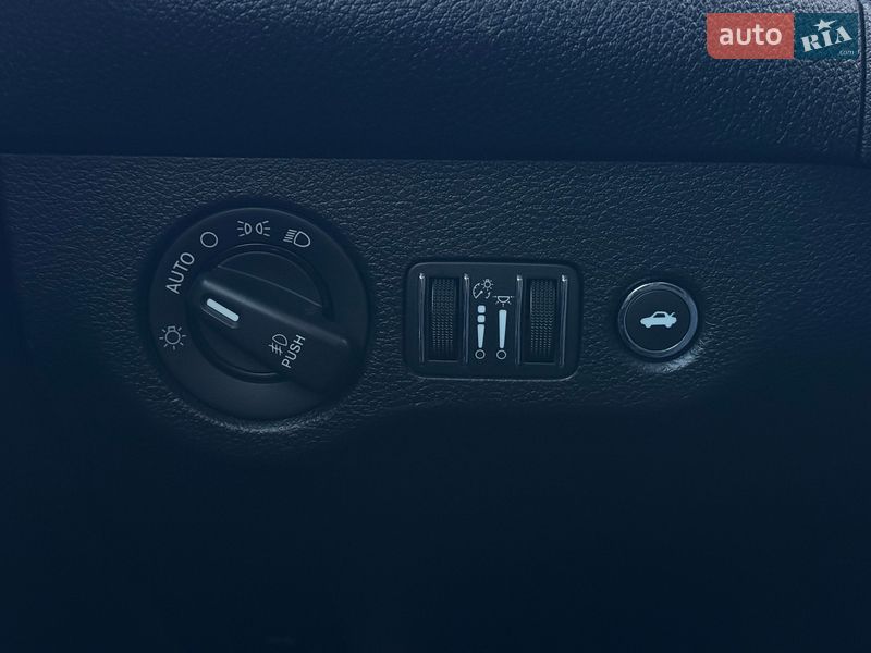 Купе Dodge Challenger 2017 в Киеве фото 25 Купе Dodge Challenger 2017 в Киеве