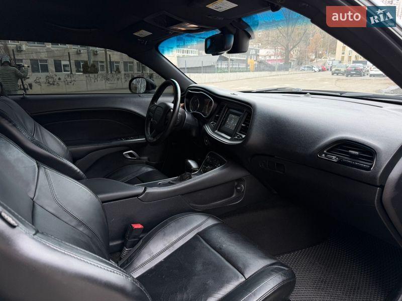 Купе Dodge Challenger 2015 в Киеве