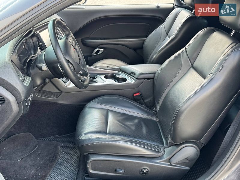 Купе Dodge Challenger 2016 в Киеве фото 12 Купе Dodge Challenger 2016 в Киеве