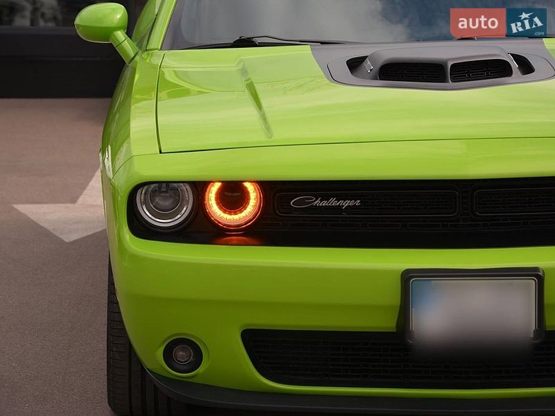 Купе Dodge Challenger 2015 в Киеве