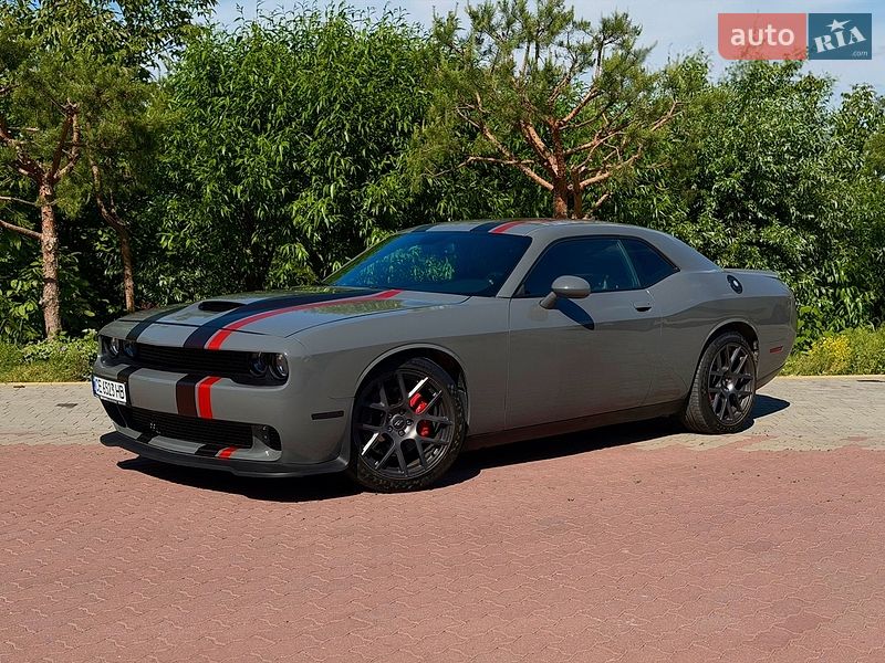 Купе Dodge Challenger 2018 в Чернівцях