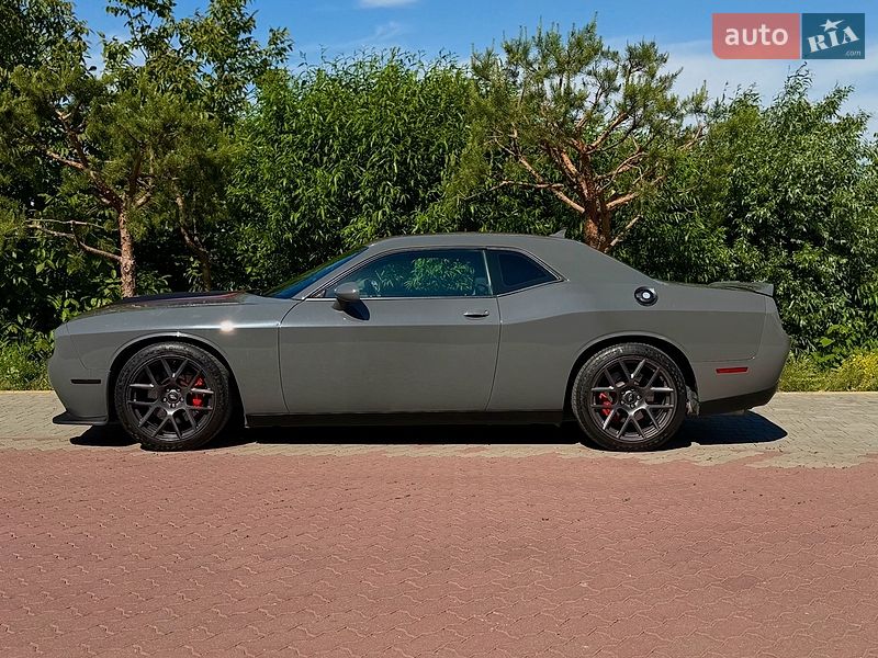 Купе Dodge Challenger 2018 в Чернівцях