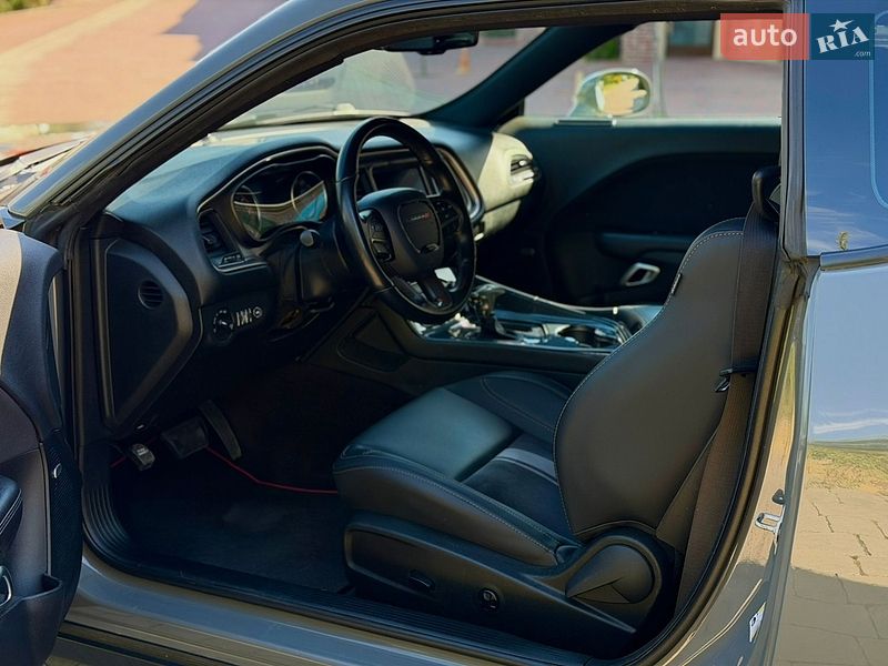 Купе Dodge Challenger 2018 в Чернівцях
