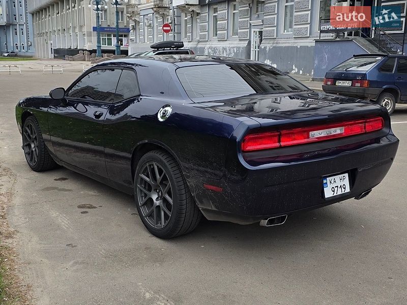 Купе Dodge Challenger 2013 в Сумах