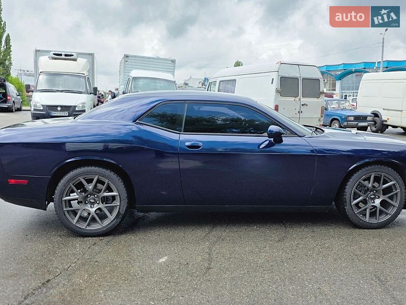 Купе Dodge Challenger 2013 в Сумах