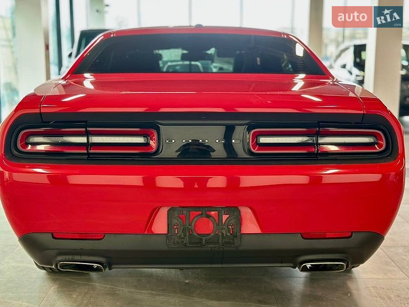 Купе Dodge Challenger 2016 в Львові