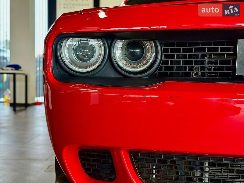Купе Dodge Challenger 2016 в Львові