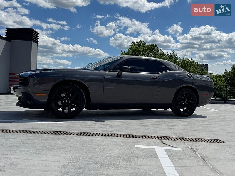 Купе Dodge Challenger 2019 в Львове