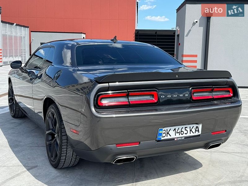 Купе Dodge Challenger 2019 в Львове