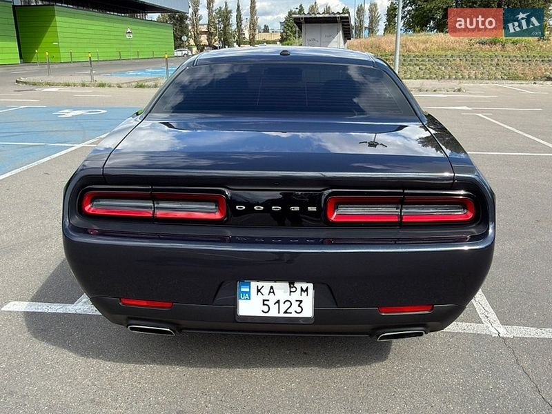 Купе Dodge Challenger 2016 в Киеве