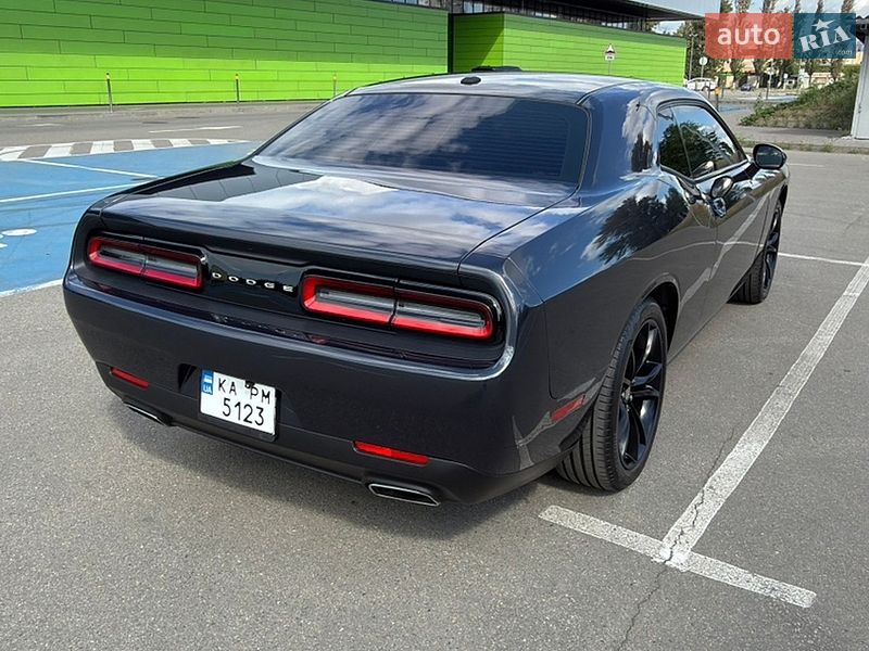 Купе Dodge Challenger 2016 в Киеве