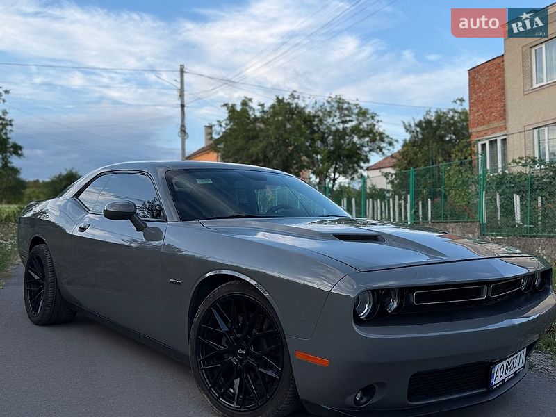 Купе Dodge Challenger 2018 в Ужгороді