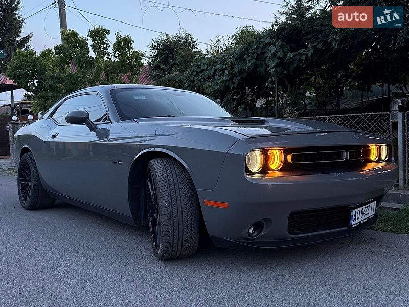 Купе Dodge Challenger 2018 в Ужгороді
