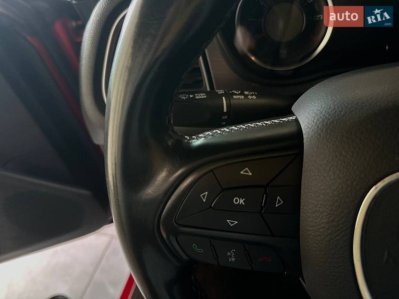 Купе Dodge Challenger 2016 в Львові