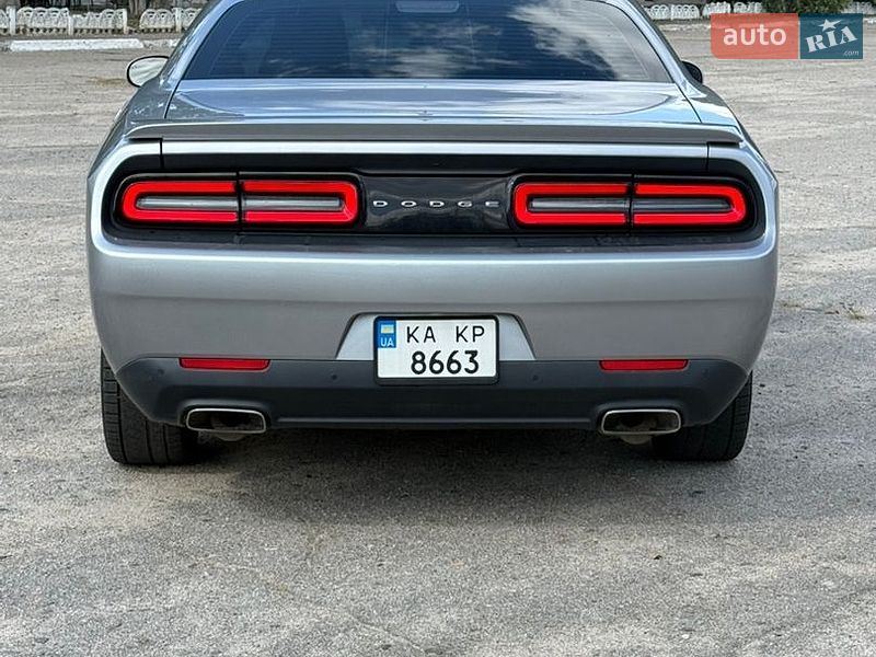 Купе Dodge Challenger 2015 в Балаклії