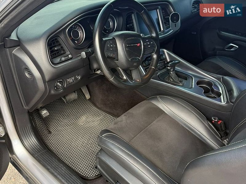 Купе Dodge Challenger 2015 в Балаклії