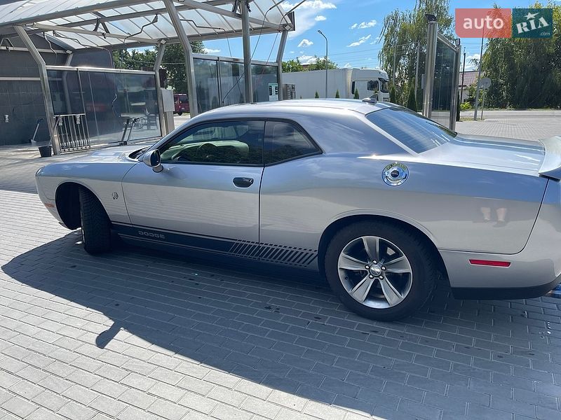 Купе Dodge Challenger 2016 в Киеве