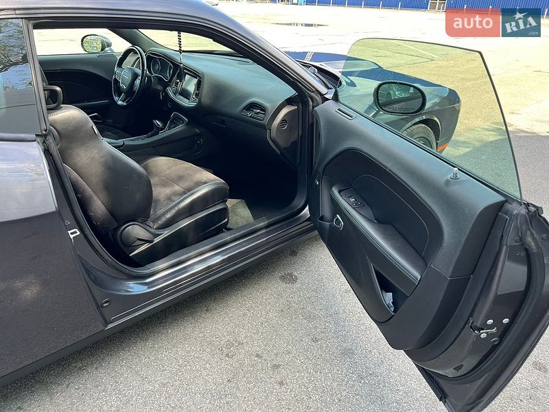 Купе Dodge Challenger 2019 в Черновцах