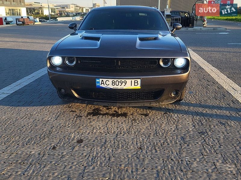 Купе Dodge Challenger 2019 в Львові