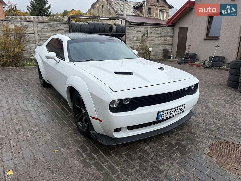 Купе Dodge Challenger 2017 в Львове