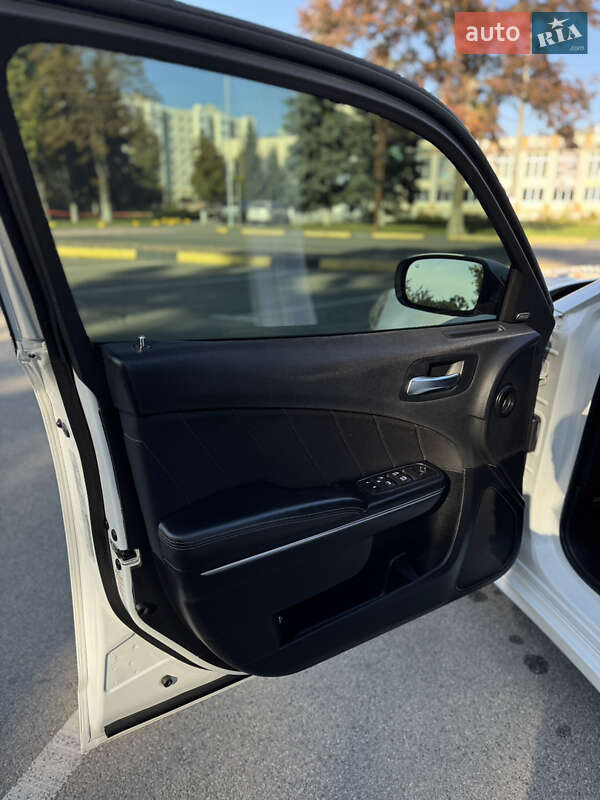 Седан Dodge Charger 2016 в Киеве фото 37 Седан Dodge Charger 2016 в Киеве