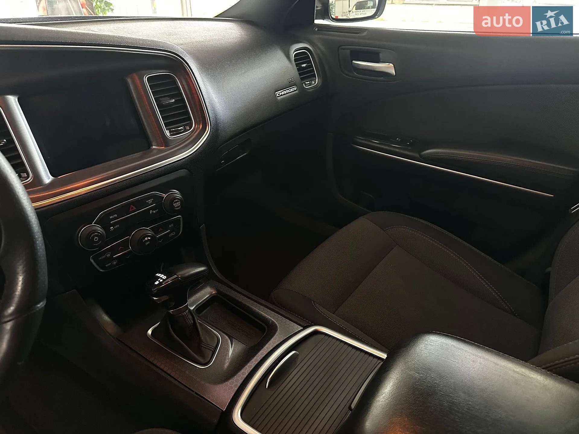 2017 Dodge Charger - мініатюра 37