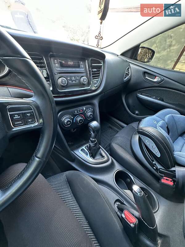 Седан Dodge Dart 2015 в Чечельнику