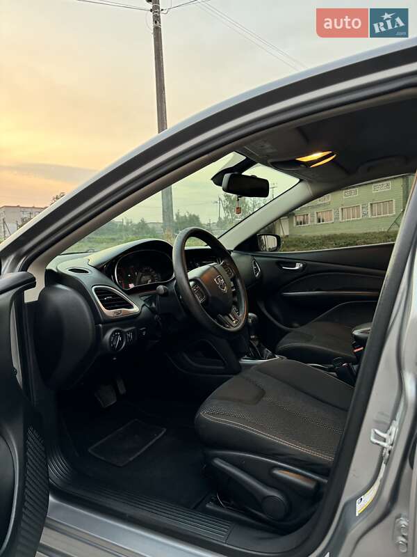 Седан Dodge Dart 2016 в Овруче