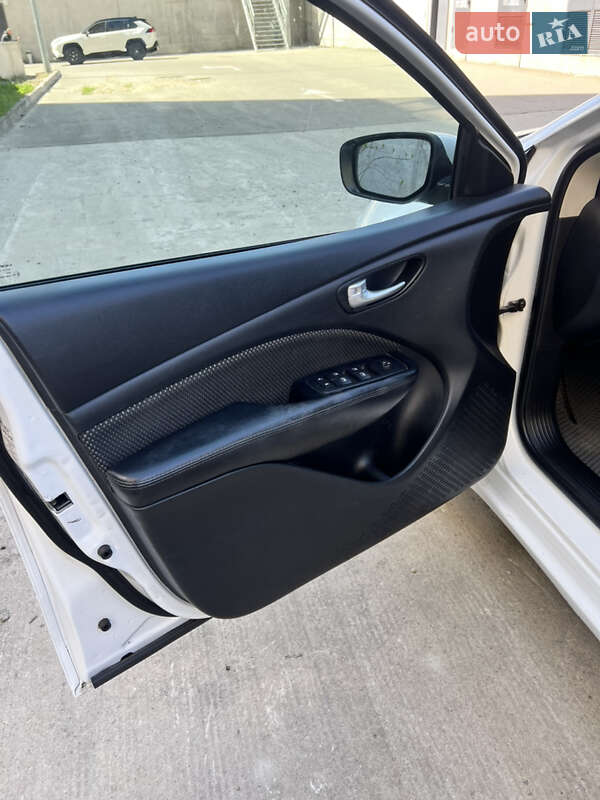 Седан Dodge Dart 2016 в Вишневом фото 19 Седан Dodge Dart 2016 в Вишневом