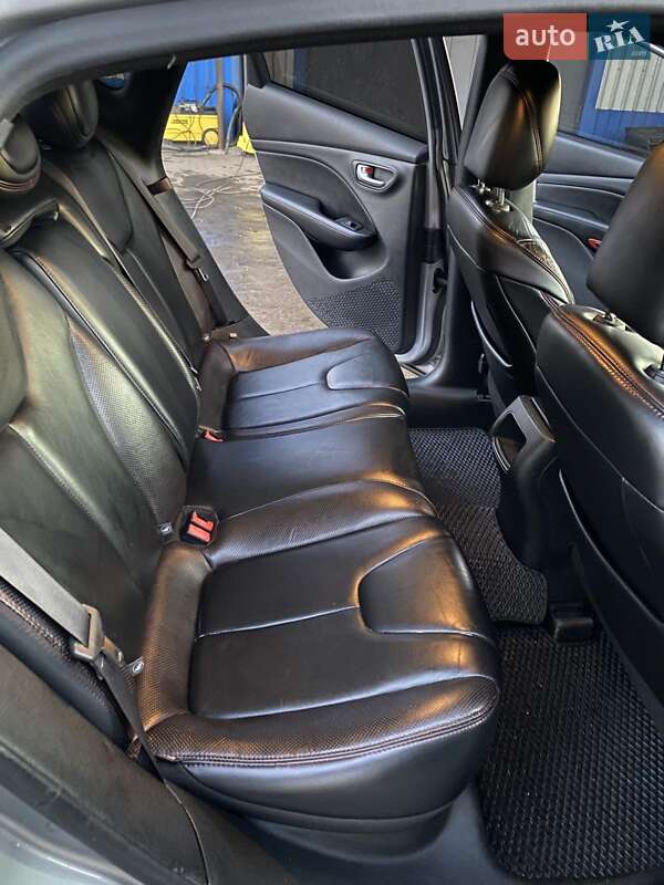 Седан Dodge Dart 2015 в Николаеве