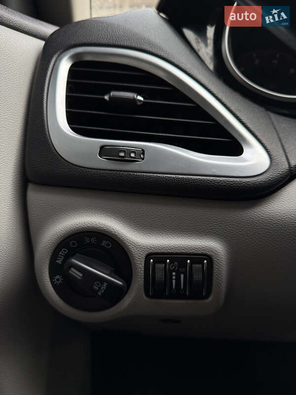 Седан Dodge Dart 2013 в Хмельницком