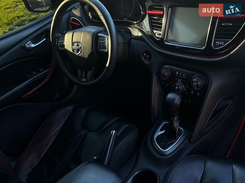Седан Dodge Dart 2015 в Краснограді