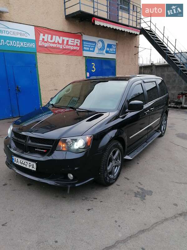 Минивэн Dodge Grand Caravan 2012 в Киеве
