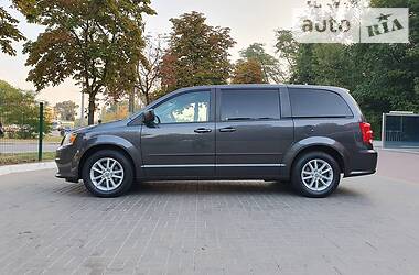 Минивэн Dodge Grand Caravan 2016 в Киеве