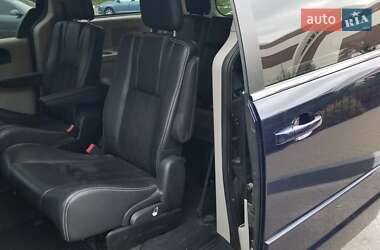 Минивэн Dodge Grand Caravan 2017 в 