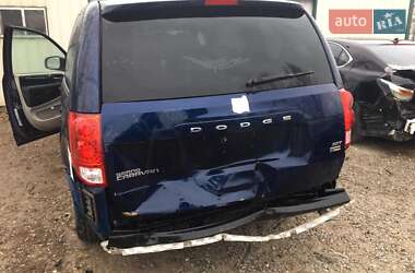Минивэн Dodge Grand Caravan 2017 в 
