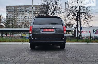 Минивэн Dodge Grand Caravan 2016 в Киеве