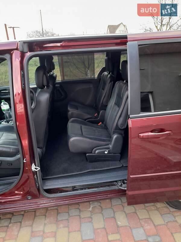 Мінівен Dodge Grand Caravan 2016 в Києві