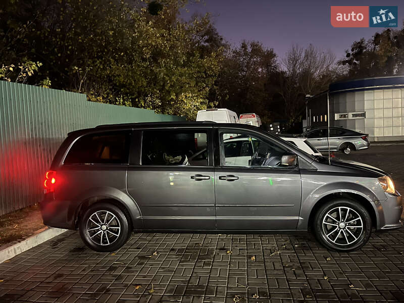 Минивэн Dodge Grand Caravan 2016 в Киеве фото 3 Минивэн Dodge Grand Caravan 2016 в Киеве