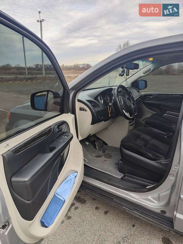 Минивэн Dodge Grand Caravan 2016 в Вышгороде