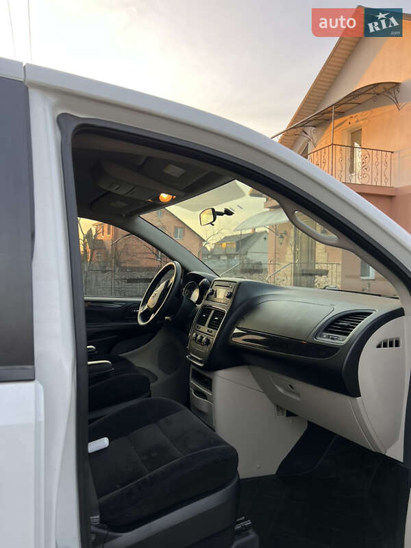 Мінівен Dodge Grand Caravan 2014 в Рівному