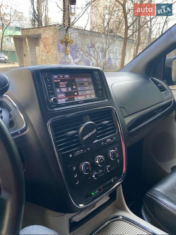 Минивэн Dodge Grand Caravan 2017 в Киеве