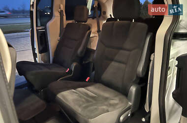 Минивэн Dodge Grand Caravan 2017 в 