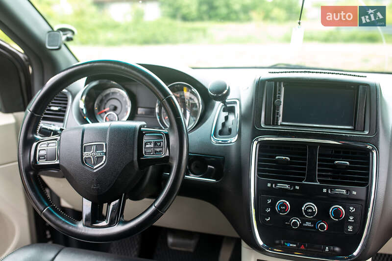 Мінівен Dodge Grand Caravan 2017 в Умані