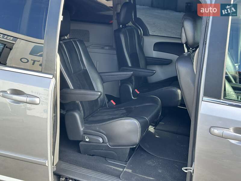 Мінівен Dodge Grand Caravan 2017 в Києві