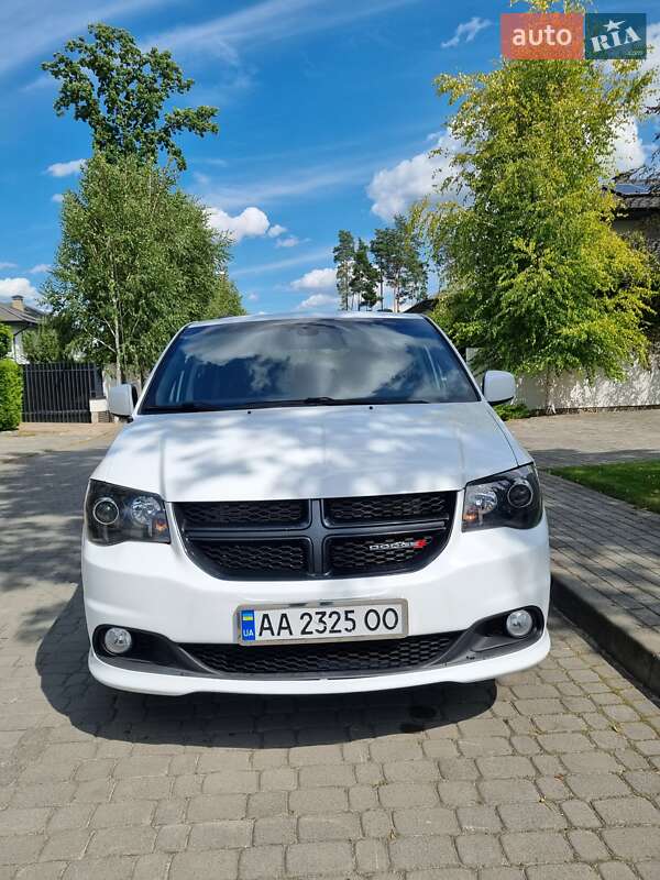 Минивэн Dodge Grand Caravan 2019 в Киеве фото 7 Минивэн Dodge Grand Caravan 2019 в Киеве